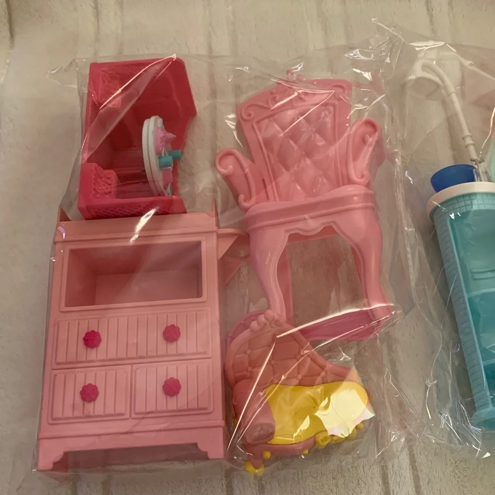 Toys Doll Furniture Set used - 8 pcs - Picture 3 of 17